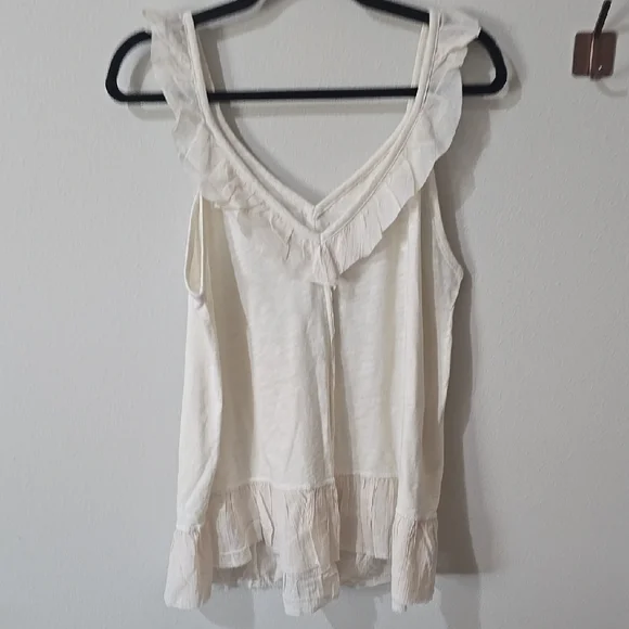 American Eagle Ruffled Cream Sleeveless Top - Picture 1 of 5